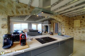 Private kitchen - Vrbo Property (MONTICELLO)