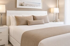 Deluxe Room | Iron/ironing board, free WiFi - Casa Elks Toronto (Toronto)
