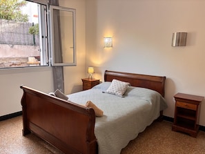 2 Schlafzimmer, Reisekinderbett, kostenloses WLAN