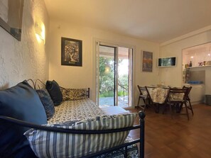 Interior - Vrbo Property (LUMIO)