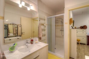 Bathroom - Vrbo Property (AJACCIO)