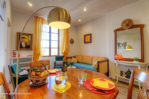Living area - Vrbo Property (AJACCIO)