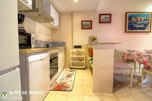 Private kitchen - Vrbo Property (PIANOTTOLI CALDARELLO)
