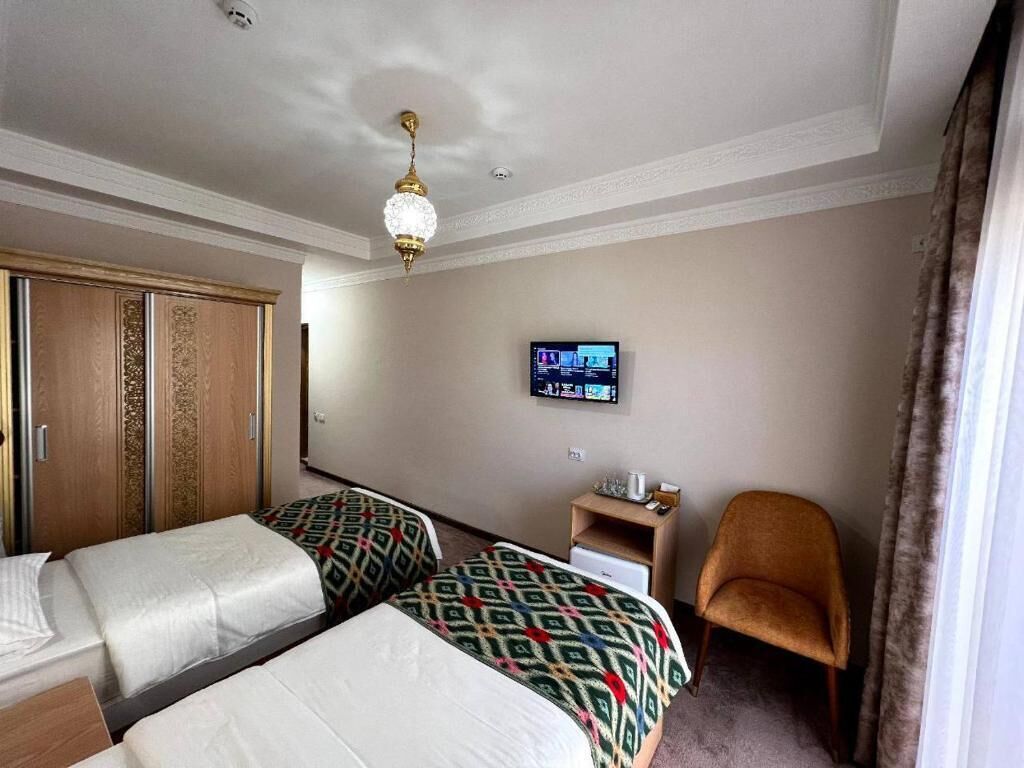 Deluxe Twin Room | Desk