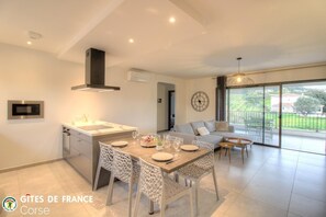 Interior - Vrbo Property (AFA)