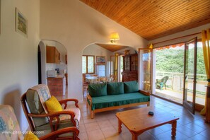 Living area - Vrbo Property (PORTO POLLO)