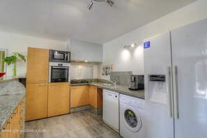 Private kitchen - Vrbo Property (MONACIA D'AULLENE)