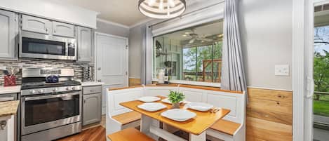 Casa, varias camas, patio, vista al jardín (Sandstone Hollow) | Cocina privada