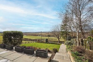 Property grounds - House Sleeps 10 With Parking and Garden (Newcastle-upon-Tyne)