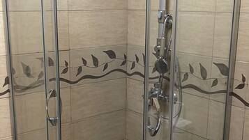 Deluxe Studio Suite, City View | Bathroom | Shower, hair dryer, slippers, towels