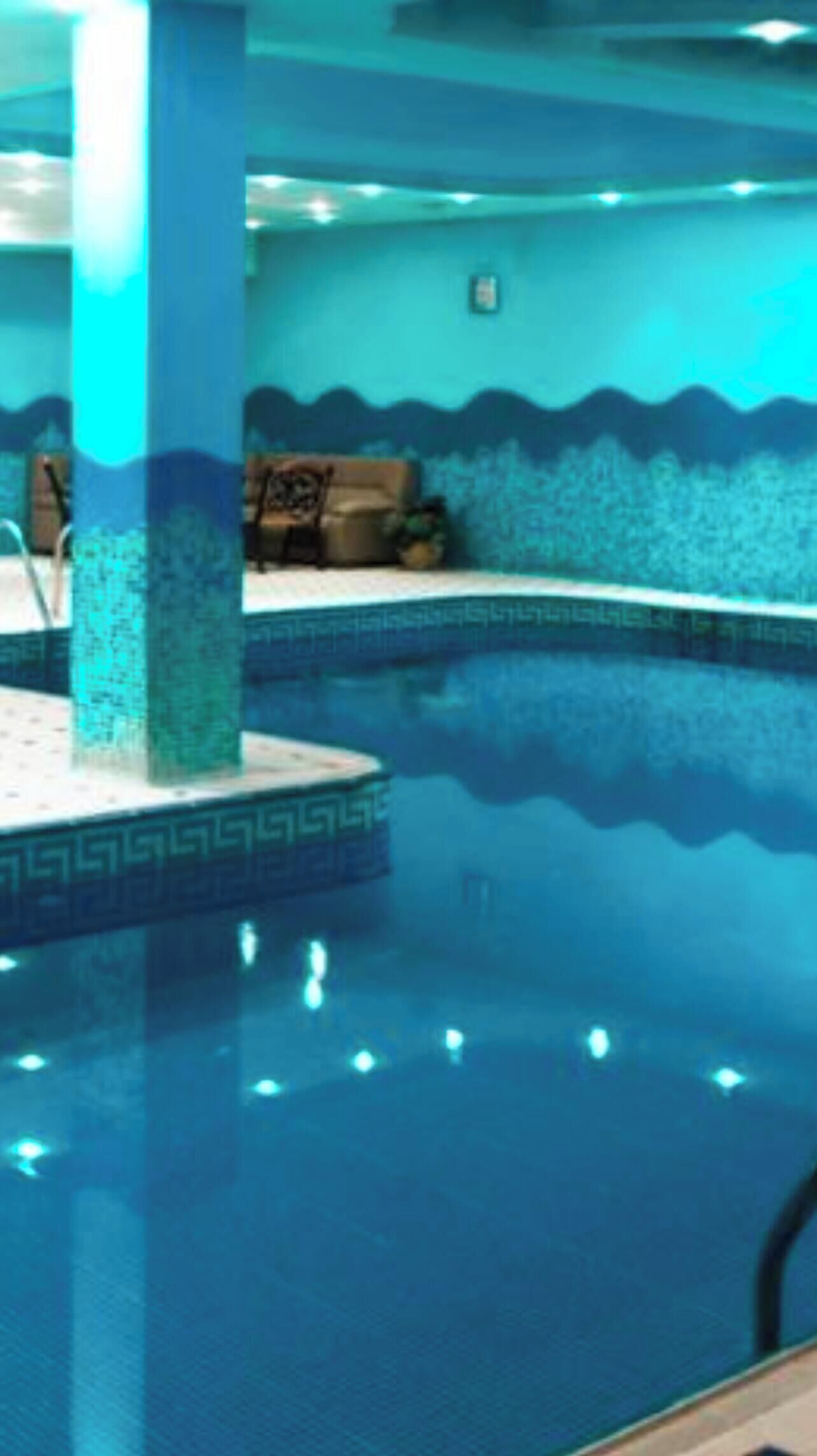 15 kolam renang indoor