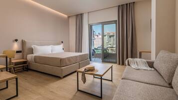 Deluxe Room, Pool View | Premium bedding, in-room safe, soundproofing, WiFi (free)