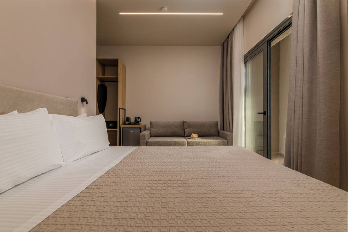 Economy Room | Premium bedding, in-room safe, soundproofing, WiFi (free)