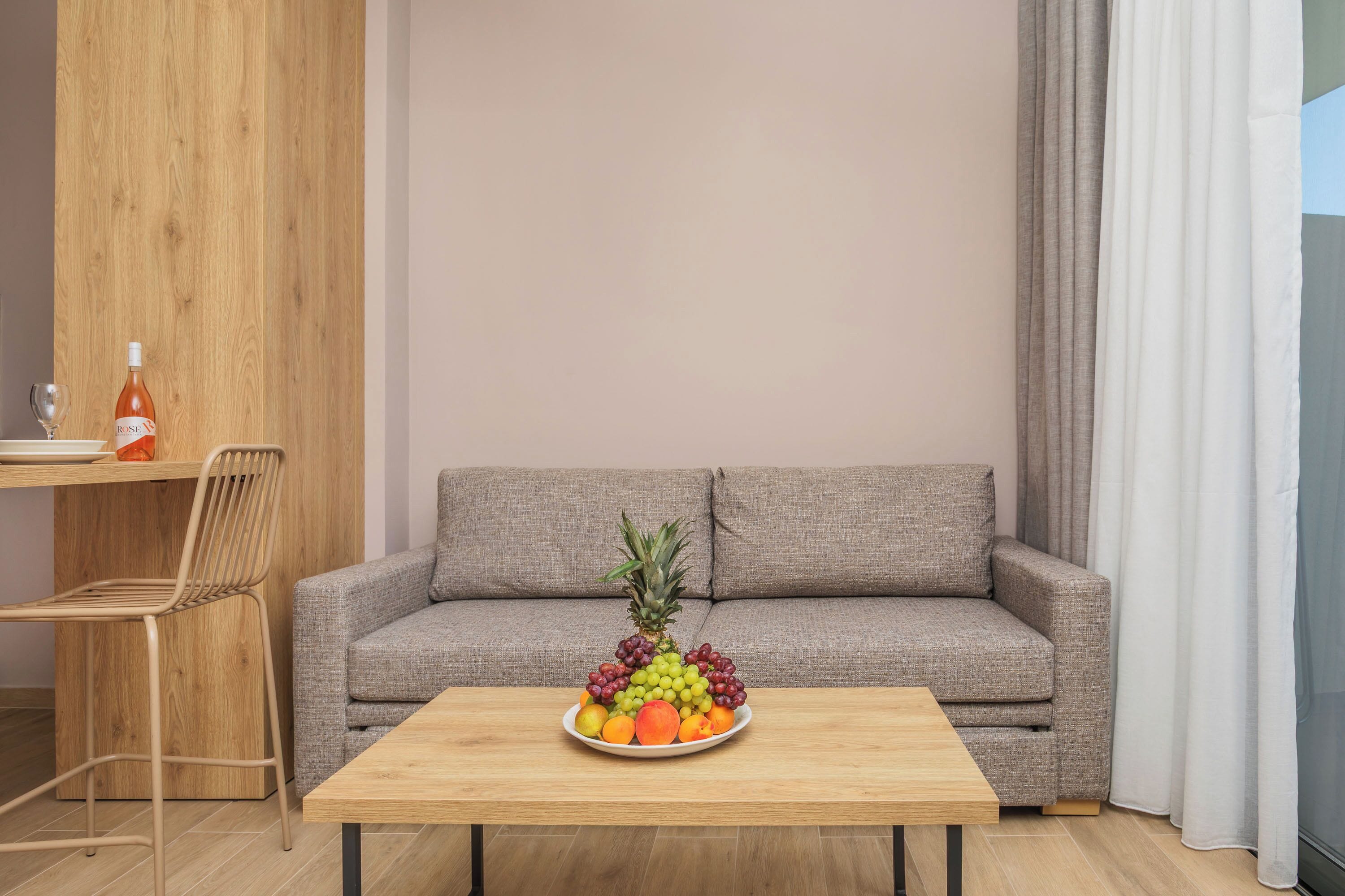 Deluxe-Suite, 1 Schlafzimmer, Poolblick | Wohnbereich