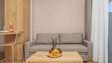 Deluxe-Suite, 1 Schlafzimmer, Poolblick | Wohnbereich