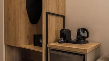 Economy Room | Coffee and/or coffee maker