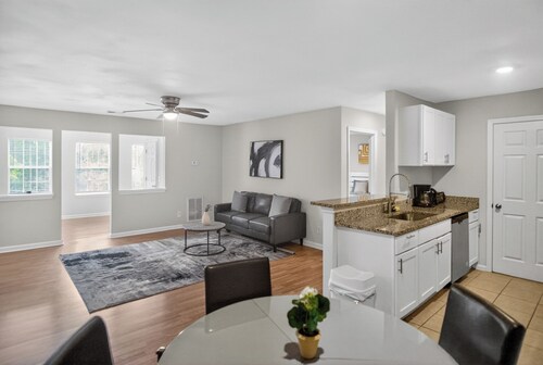 Cozy 2 Bedroom Apartment Stay