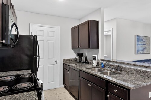 Elegant 2 Bed 2 Bath Retreat