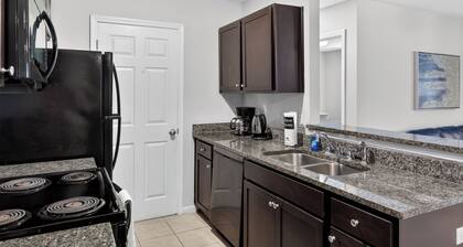 Elegant 2 Bed 2 Bath Retreat