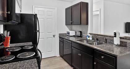 Modern 2BR/2BA Spacious Retreat