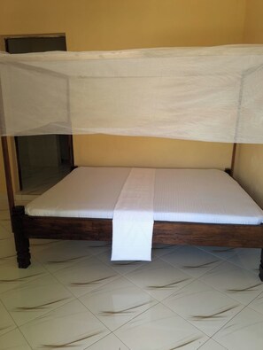 Free WiFi, bed sheets - DZOMBO VIEW GARDENS HOTEL (menza mwenye)