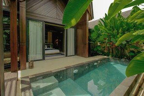 Vila standard, vista para a piscina | Piscina | Piscina externa