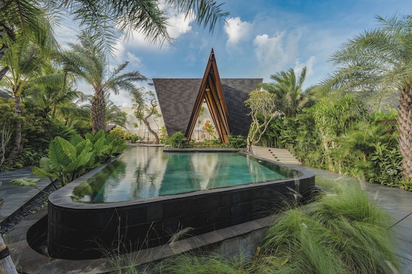 Kolam renang outdoor