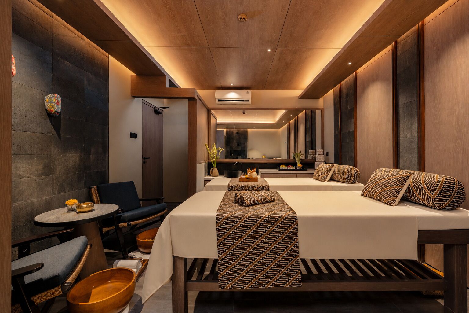 Couples treatment rooms, body treatments, massages