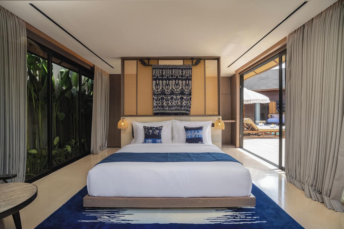 Minibar, escritorio, wifi gratis y ropa de cama