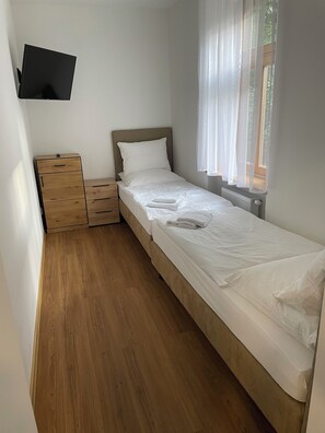 Room - Vrbo Property (Loket)