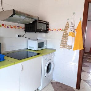 Private kitchen - La Casa Amarilla, Family friendly and close to the beach (Ayamonte)