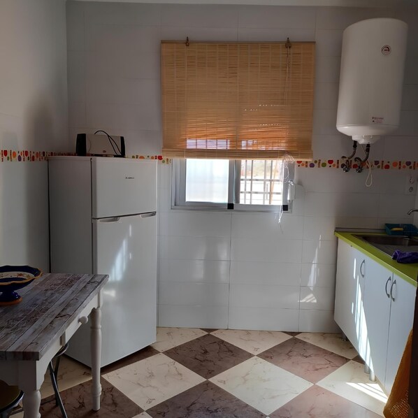 Private kitchen - La Casa Amarilla, Family friendly and close to the beach (Ayamonte)