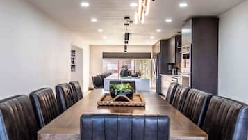 House, Multiple Beds, Pool Access, Ocean View (5445 Ocean Drive) | Dining