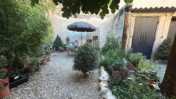 Enceinte de lâhĂ©bergement