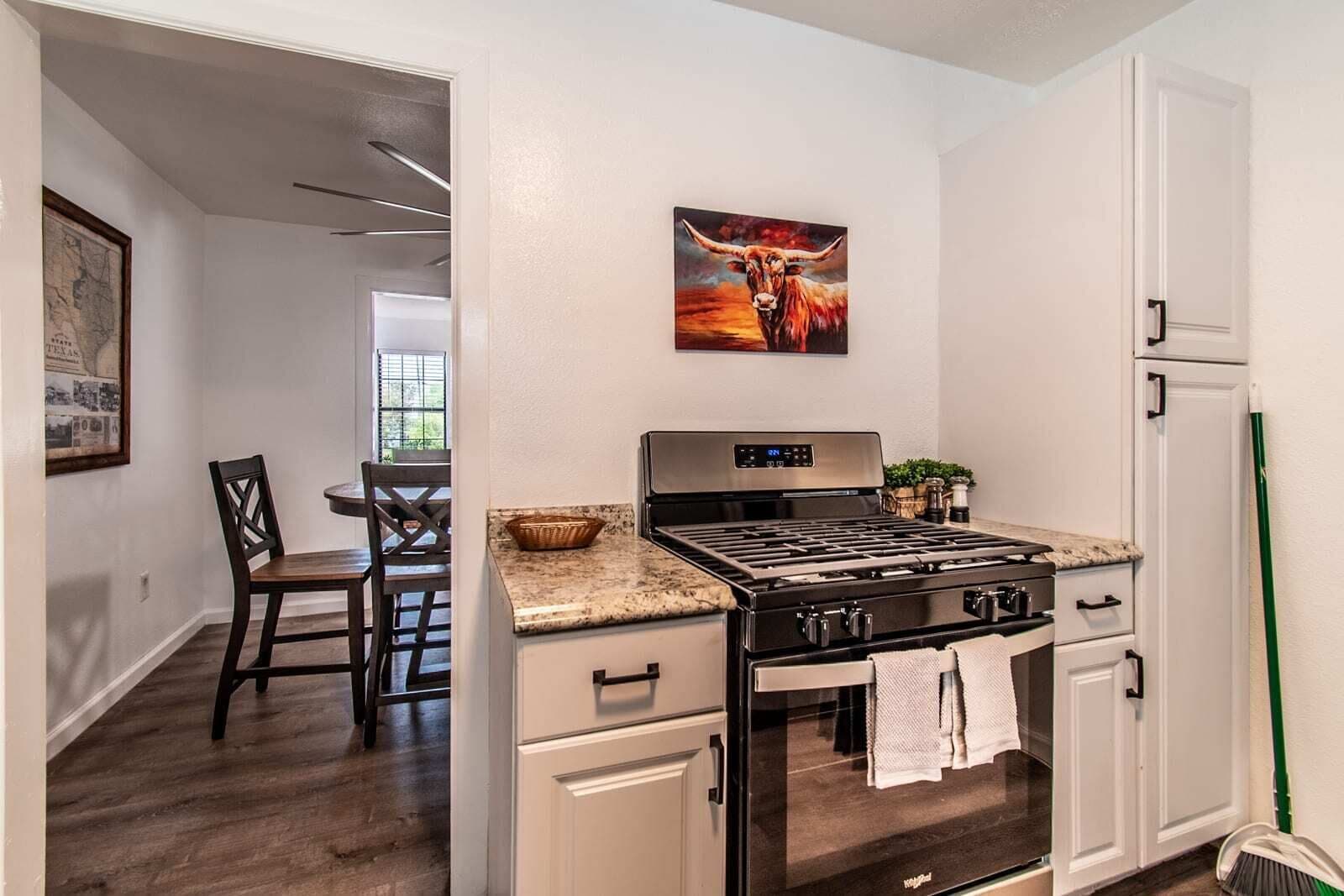 House, Multiple Beds, Kitchen, Garden View (4321 Harry) | Private kitchen