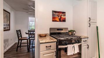 House, Multiple Beds, Kitchen, Garden View (4321 Harry) | Private kitchen