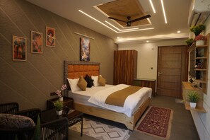 Kamar Mewah, pemandangan bukit | Meja kerja, ruang kerja ramah laptop, dan setrika/meja setrika