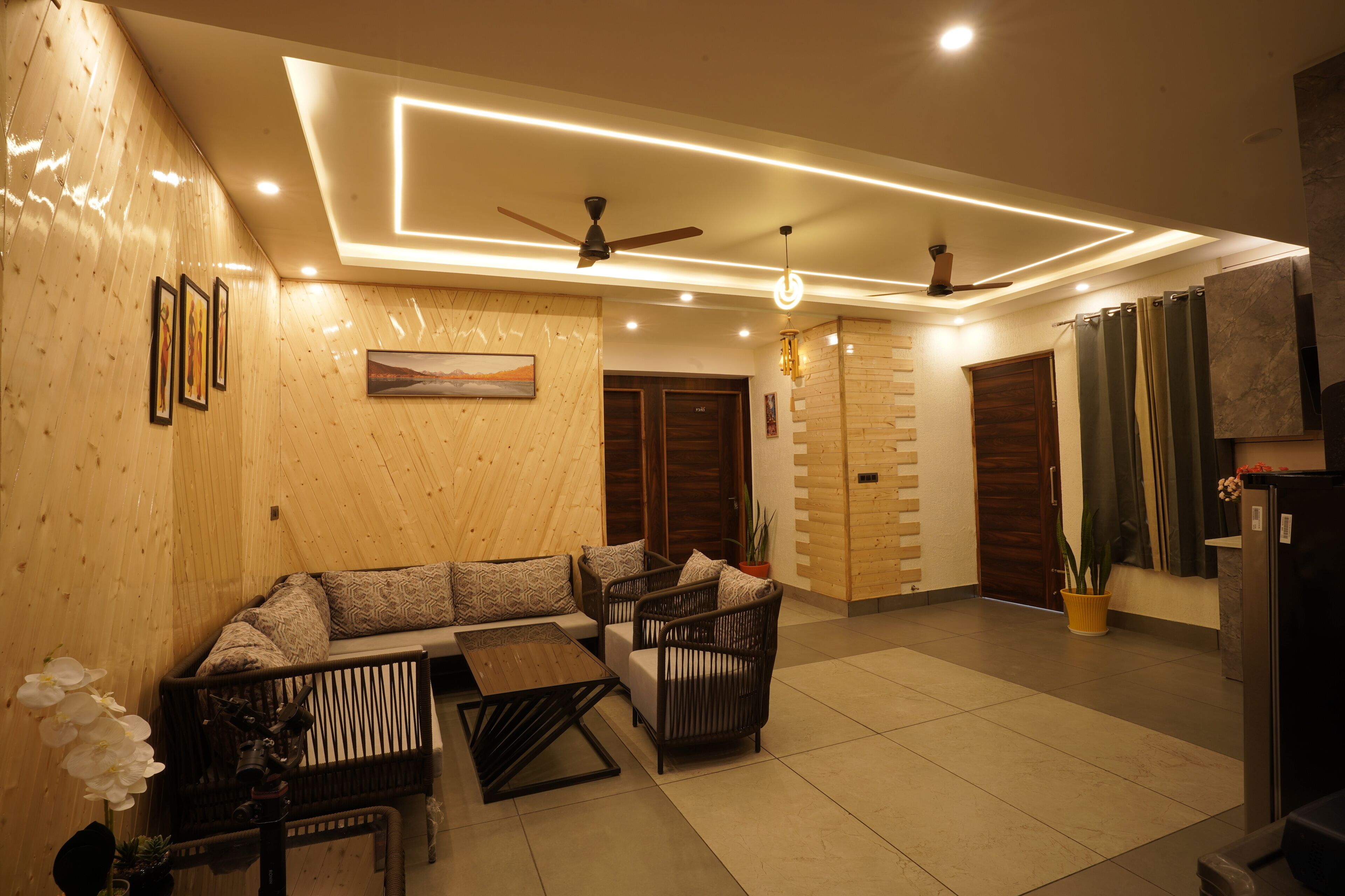 Luxury Triple Room | Desk, laptop workspace, iron/ironing board, free WiFi