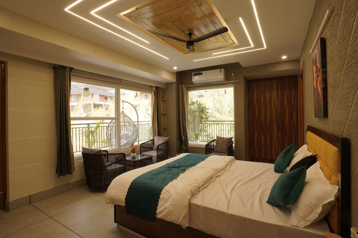 Superior Double Room | Desk, laptop workspace, iron/ironing board, free WiFi