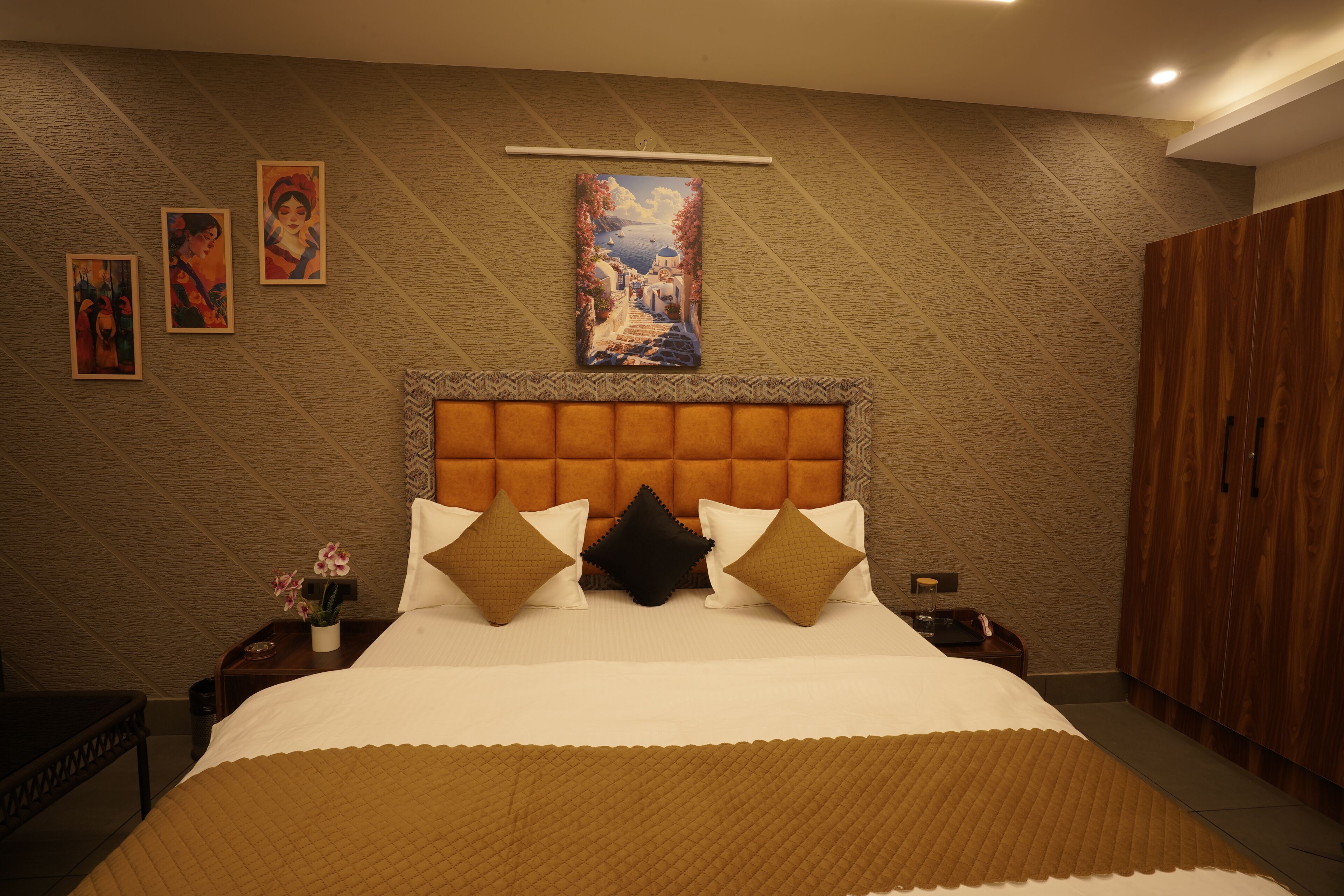 Luxury Room, Hill View | Desk, laptop workspace, iron/ironing board, free WiFi