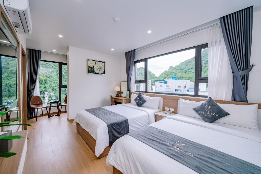 Habitación Deluxe doble, balcón, vistas a la ciudad | Caja fuerte, escritorio, tabla de planchar con plancha y wifi gratis