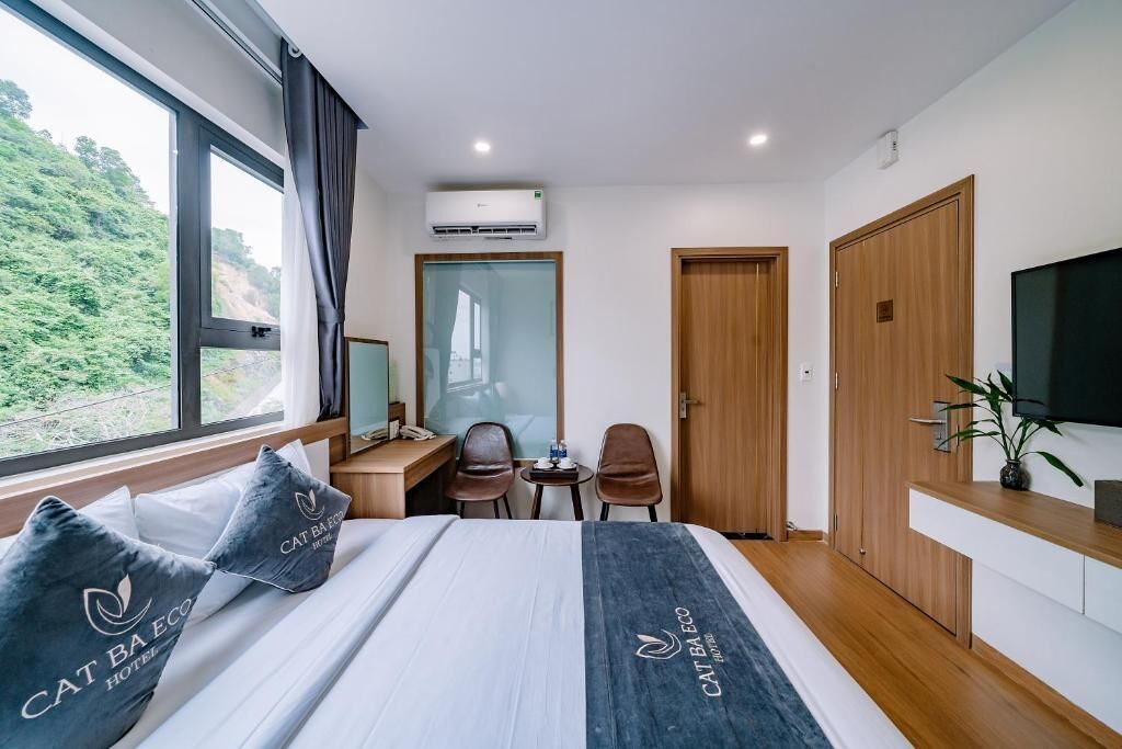 Habitación Deluxe doble, vistas a la colina | Caja fuerte, escritorio, tabla de planchar con plancha y wifi gratis