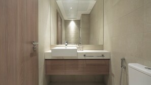 Deluxe Studio, Balcony | Bathroom - Azizi Riviera Studio with Pool & Parking (Dubai)