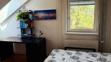 Iron/ironing board, WiFi, bed sheets