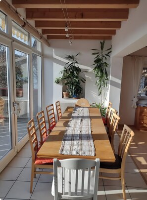 Dining - Holiday Home 'Nature Close to the City' with Private Terrace, Garden & Wi-Fi (Grub)