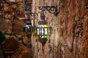 A stone wall with a hanging lantern. - HoneyPath (Agadir)