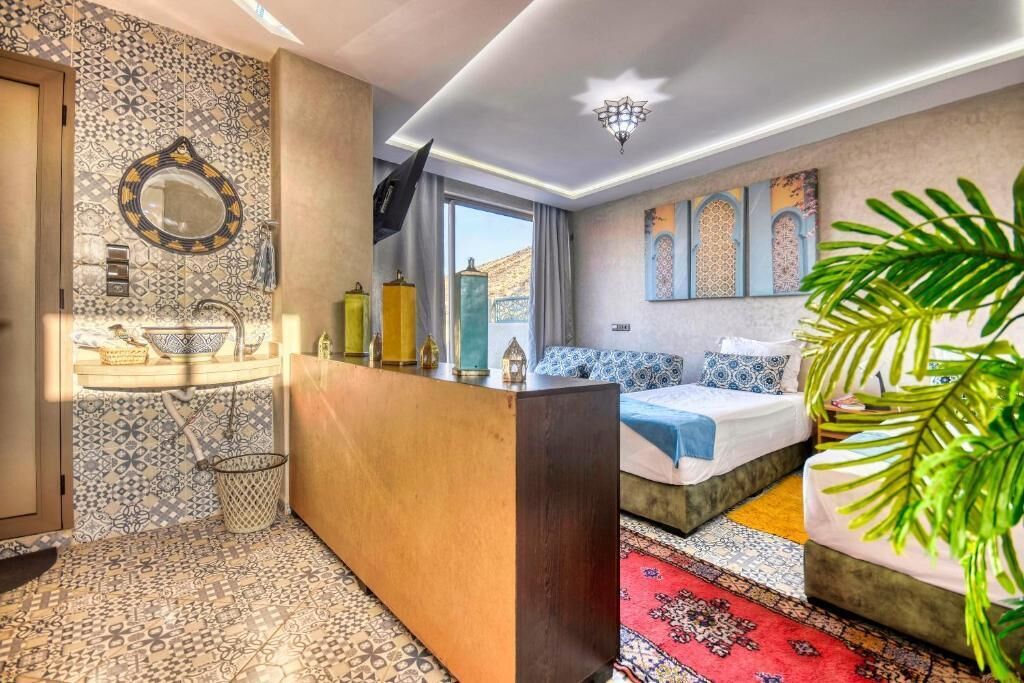 Panoramic Apartment, Mountain View | Individually decorated, individually furnished, laptop workspace