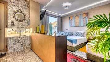 Panoramic Apartment, Mountain View | Individually decorated, individually furnished, laptop workspace
