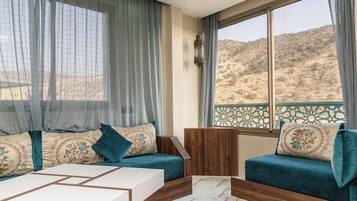 Design Apartment, Mountain View | Individually decorated, individually furnished, laptop workspace