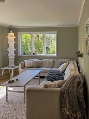 Living area - Newly renovated house on Furillen near sea & nature reserve. (Lärbo)